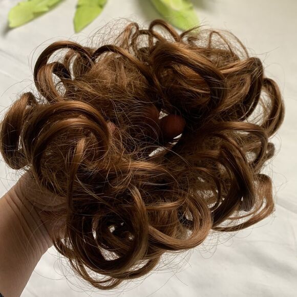 ⭐️S-NOILITE Curly Rich Hair Bun Scrunchie Extension in Light Brown⭐️ - Picture 5 of 5
